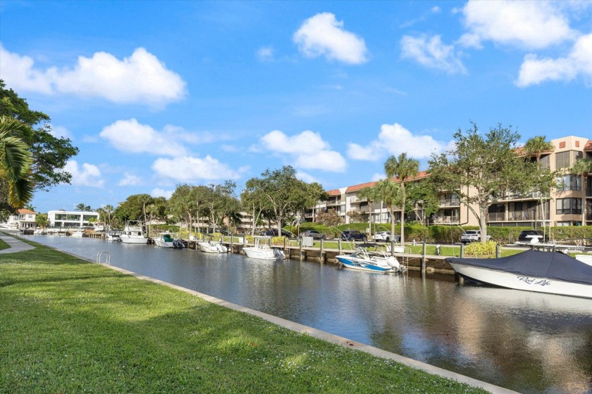 Prestine waterfront condo located in the heart of Boca Raton - Beach Condo for sale in Boca Raton, Florida on Beachhouse.com