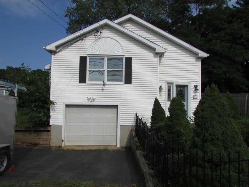 High 2 bedroom Ranch built 2002, Central Air, Hardwood flooring - Beach Home for sale in Branford, Connecticut on Beachhouse.com