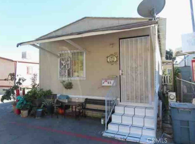 Manufactured home nestled in a mobile home community with easy - Beach Home for sale in Long Beach, California on Beachhouse.com