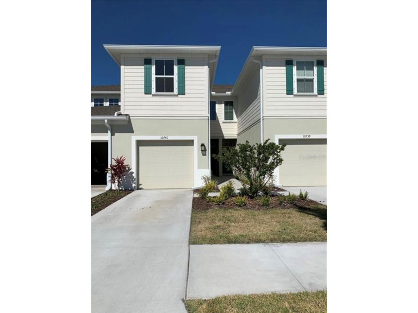 This townhouse in Lucaya Lake Club offers a fantastic - Beach Townhome/Townhouse for sale in Riverview, Florida on Beachhouse.com