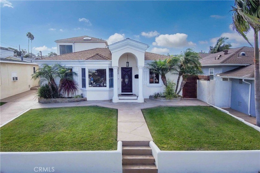 Absolutely Gorgeous!! This incredible pool home sits on a great - Beach Home for sale in San Diego, California on Beachhouse.com