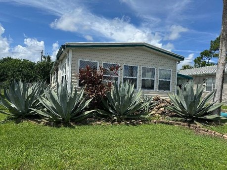 The Community is a 55+ with Bingo, swimming pool, tennis, pickle - Beach Home for sale in Vero Beach, Florida on Beachhouse.com