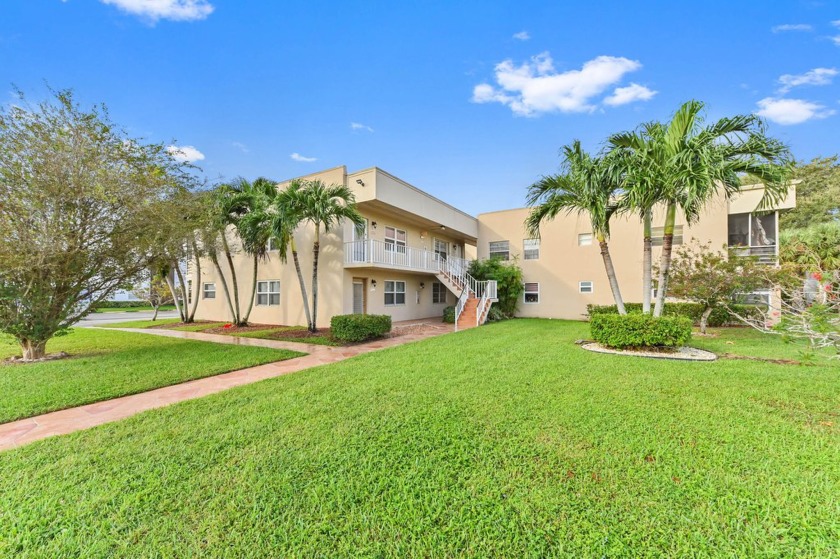 A/C 2021 Enjoy every day in this 2nd-floor condo in Kings Point - Beach Condo for sale in Delray Beach, Florida on Beachhouse.com