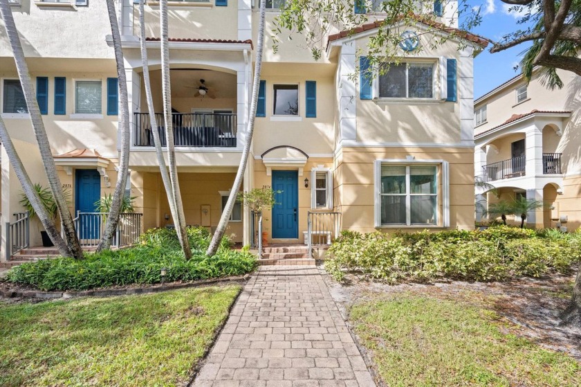 Wow!! This is it!! AMAZING rarely available and conveniently - Beach Townhome/Townhouse for sale in Boynton Beach, Florida on Beachhouse.com