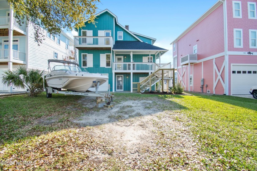 This charming canal home has been recently updated and is fully - Beach Home for sale in Holden Beach, North Carolina on Beachhouse.com
