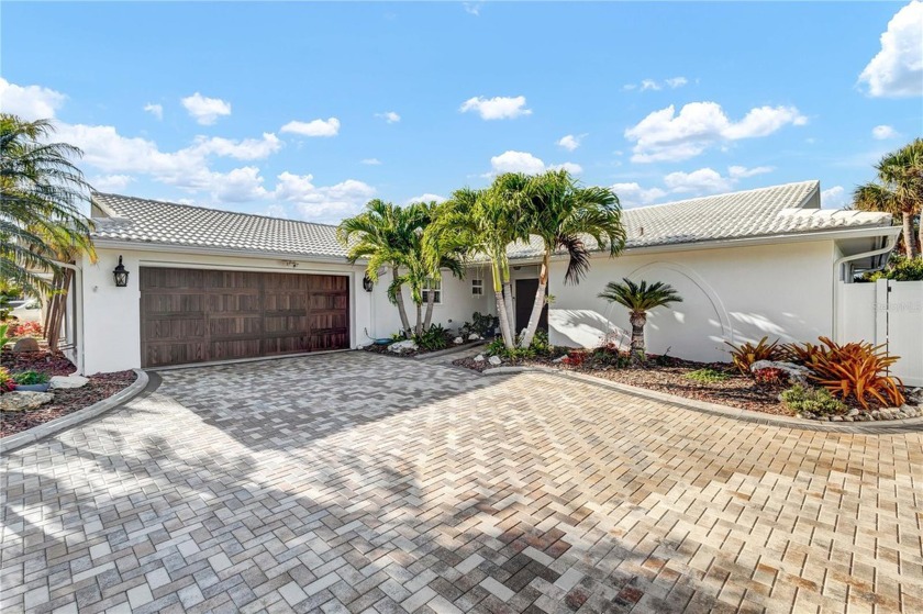 Welcome to 3219 Seaway Drive: established in the cul de sac of - Beach Home for sale in New Port Richey, Florida on Beachhouse.com