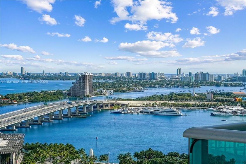 *** Click on Virtual Tour Link for Video Tour*** Spacious 1 - Beach Condo for sale in Miami, Florida on Beachhouse.com