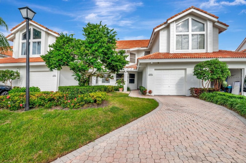 THIS IS THE BRIGHTEST DOWNSTAIRS UNIT IN CLUBSIDE!  EXPERIENCE - Beach Condo for sale in Boca Raton, Florida on Beachhouse.com