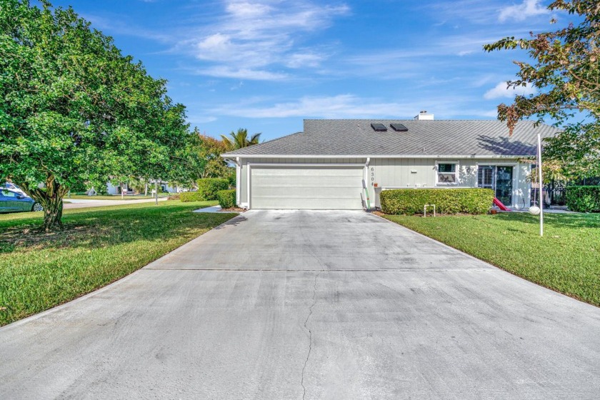 Spacious and open 3/2 home in the heart of Hobe Sound.  Upgrades - Beach Home for sale in Hobe Sound, Florida on Beachhouse.com