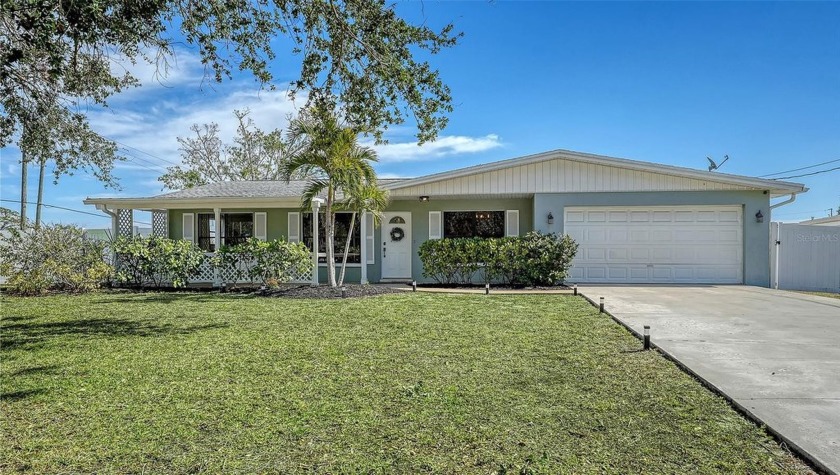 GULF ACCESS  IMMEDIATE ROI!

This canalfront gem blends - Beach Home for sale in Nokomis, Florida on Beachhouse.com