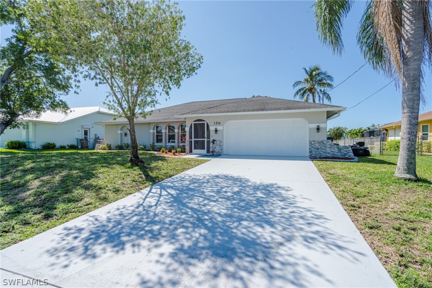 Gorgeous fresh water canal pool home, in a fantastic - Beach Home for sale in Cape Coral, Florida on Beachhouse.com