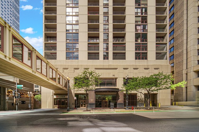 VIEWS and LOCATION! Watch the sunsets from your 42nd floor - Beach Condo for sale in Chicago, Illinois on Beachhouse.com