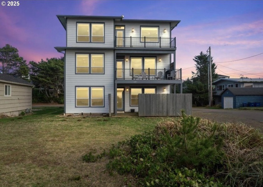 Stunning Oceanfront Craftsman in Lincoln CityExperience luxury - Beach Home for sale in Lincoln City, Oregon on Beachhouse.com