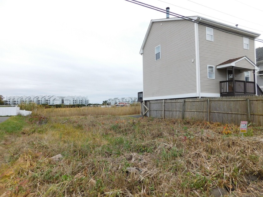 UN-APPROVED -Vacant parcel on marsh with wonderful views. NOTE - Beach Lot for sale in East Haven, Connecticut on Beachhouse.com