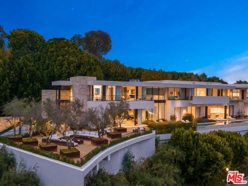 Ideally located in the most sought-after enclave of lower Bel - Beach Home for sale in Los Angeles, California on Beachhouse.com