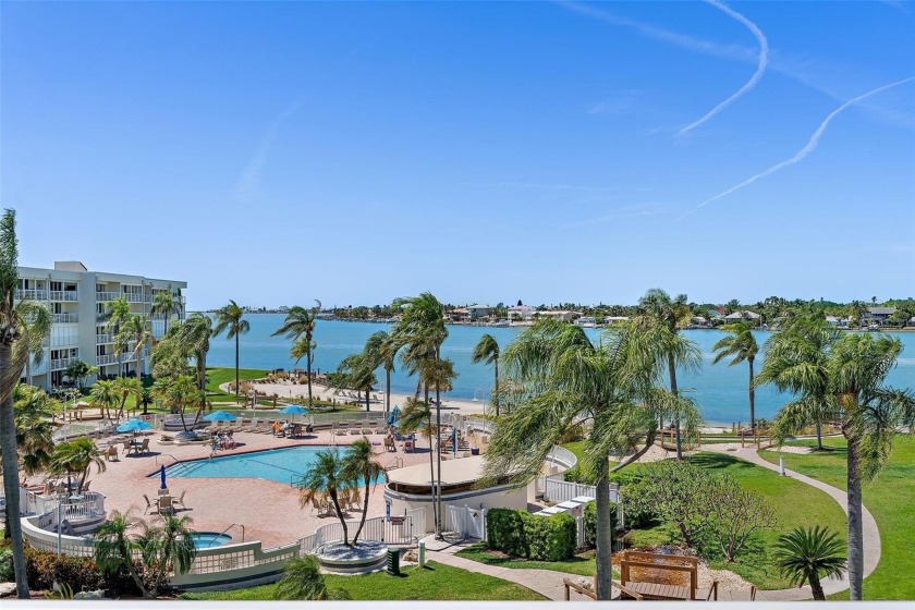 This gorgeous waterfront condo is your perfect paradise, with - Beach Condo for sale in St. Petersburg, Florida on Beachhouse.com