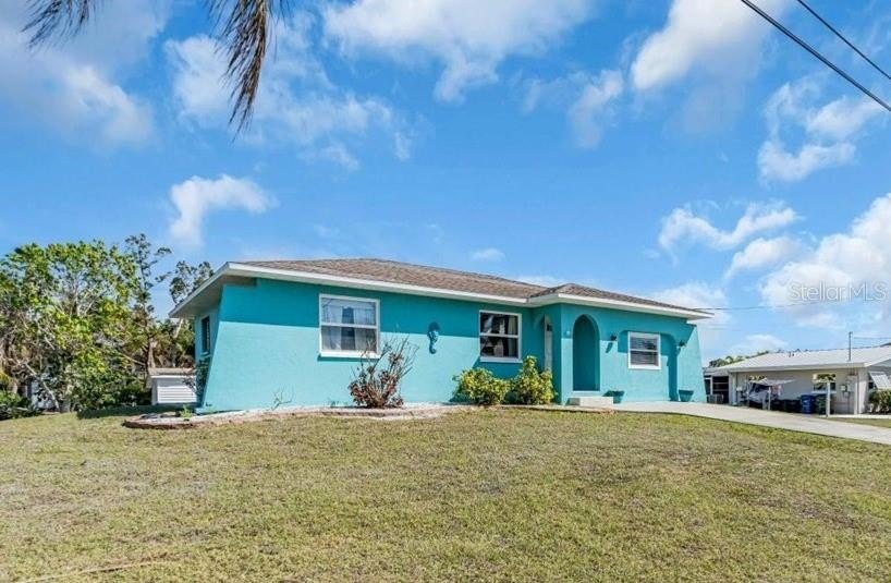 Take a fresh look at this New to Market, Move-in-Ready, Turn-Key - Beach Home for sale in Nokomis, Florida on Beachhouse.com