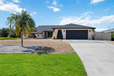 Welcome to 9273 Carnation Avenue in Englewood, Florida!  This - Beach Home for sale in Englewood, Florida on Beachhouse.com