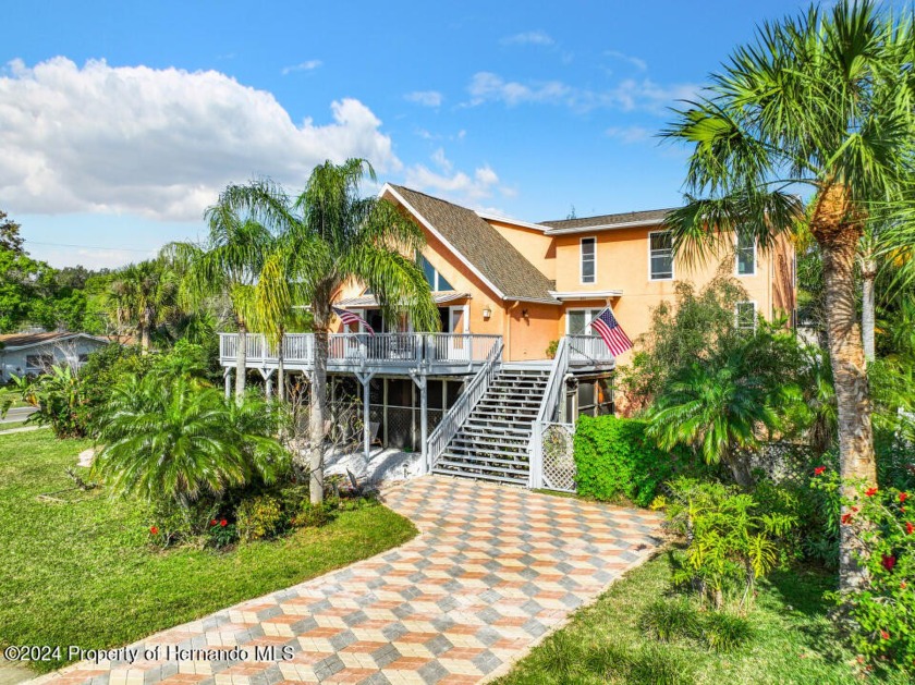 Live everyday like your on vacation! in this golf cart family - Beach Home for sale in Palm Harbor, Florida on Beachhouse.com