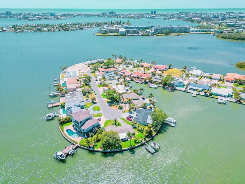 Absolutely stunning! This 85-foot waterfront lot, complete with - Beach Lot for sale in St. Petersburg, Florida on Beachhouse.com
