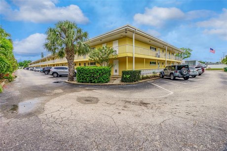 Beautiful one-bedroom one-bathroom TURN KEY furnished updated - Beach Home for sale in Sarasota, Florida on Beachhouse.com