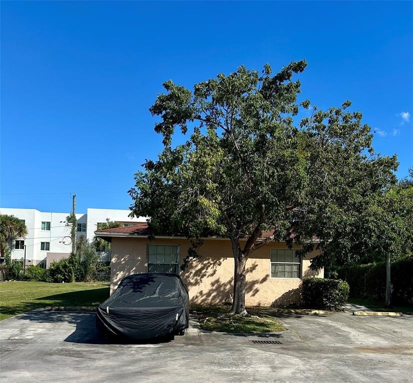 Newer Duplex in Rapidly Developing Area. Built in 2007, features - Beach Lot for sale in Fort Lauderdale, Florida on Beachhouse.com