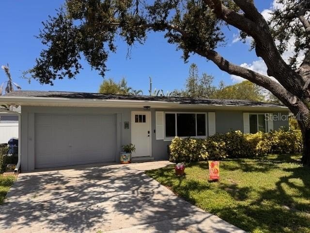 THIS HOME HAS BEEN FRESHLY PAINTED IN A BEAUTIFUL GRAY AND THE - Beach Home for sale in Venice, Florida on Beachhouse.com