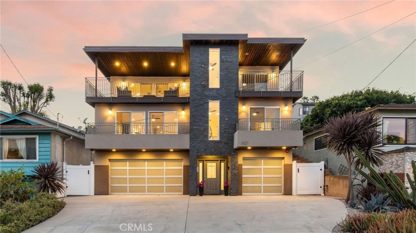 Stunning Custom Modern Home in the Desirable Palisades of San - Beach Home for sale in San Pedro, California on Beachhouse.com