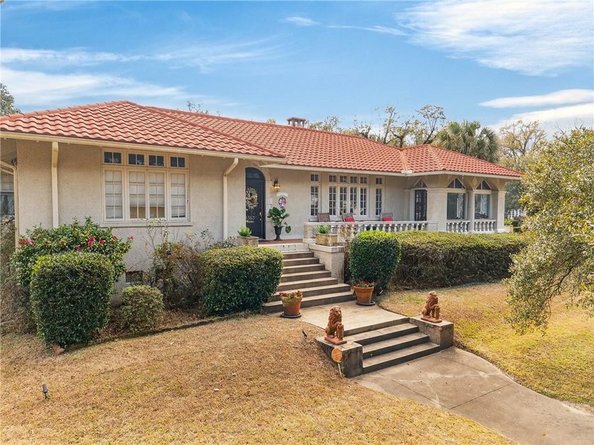 Timeless Elegance in the Historic Lienkauf District! This - Beach Home for sale in Mobile, Alabama on Beachhouse.com