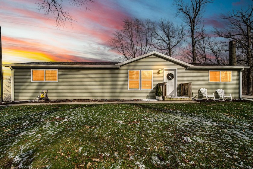 Fully remodeled 3 bed 2 full bath Ranch home with 1,539 square - Beach Home for sale in Chesterton, Indiana on Beachhouse.com