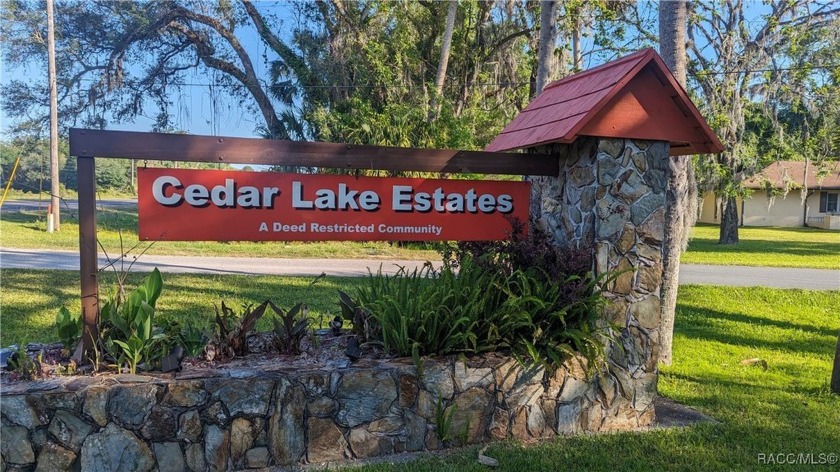 CEDAR LAKE ESTATES : GREAT BUILDING LOT OUT SIDE  CITY LIMITS OF - Beach Lot for sale in Crystal River, Florida on Beachhouse.com