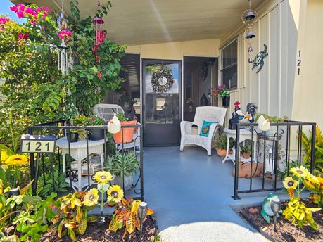 Adorable, well maintained, airy and breezy garden getaway! This - Beach Home for sale in Clearwater, Florida on Beachhouse.com