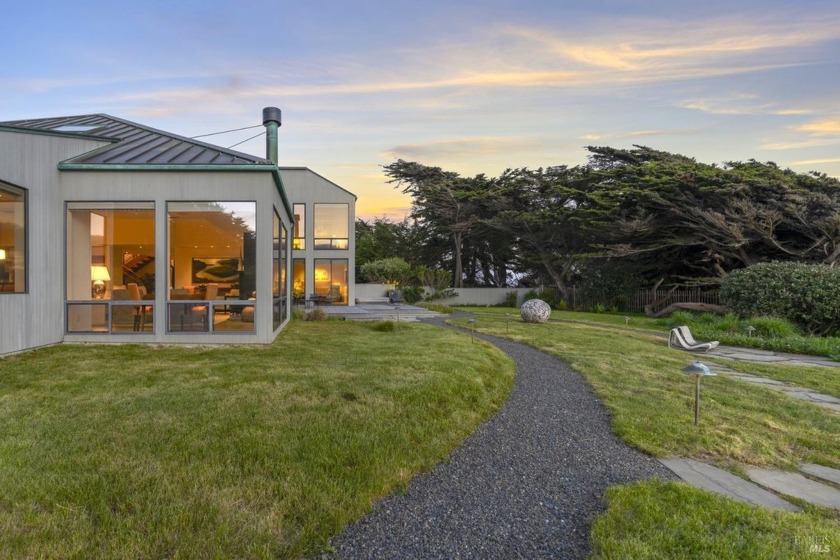 Step into the heart of The Sea Ranch and experience the artfully - Beach Home for sale in Sea Ranch, California on Beachhouse.com