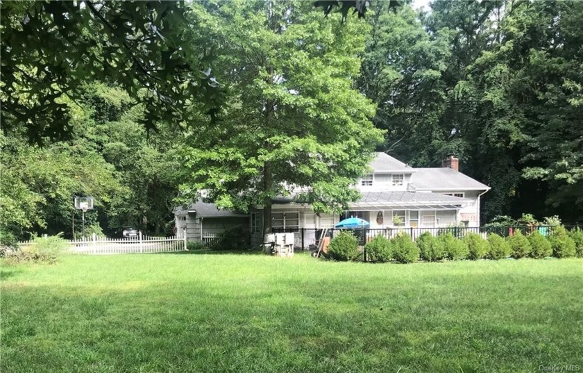 Split level home on private 1.9 acre lot, at end of private - Beach Home for sale in Locust Valley, New York on Beachhouse.com