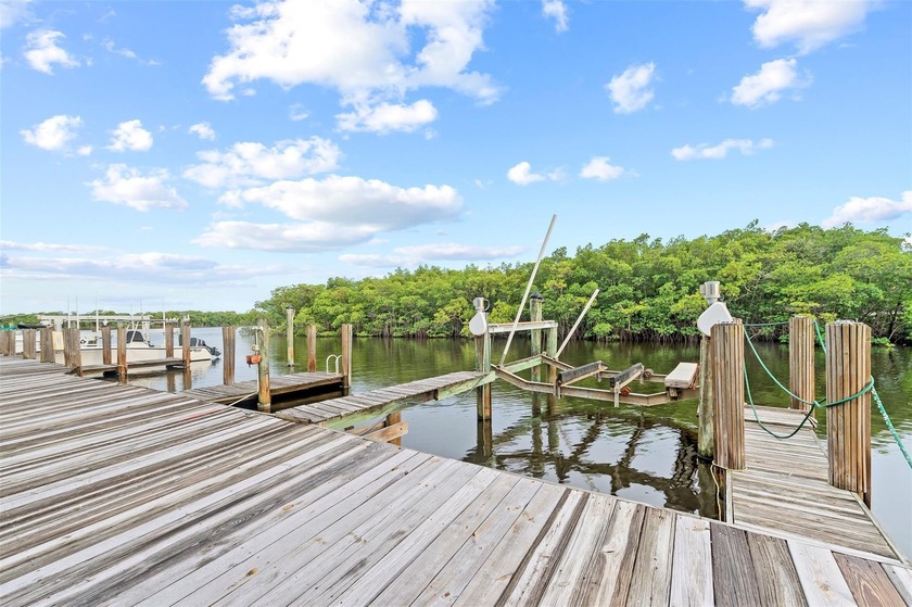 CALLING ALL BOATERS!  Turnkey condo with unrestricted ocean - Beach Condo for sale in Boynton Beach, Florida on Beachhouse.com