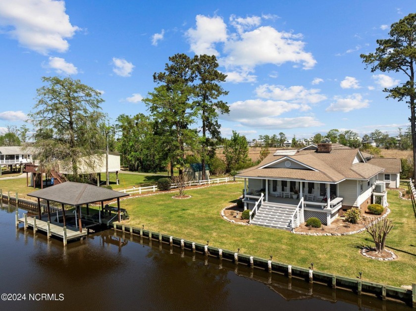 This gorgeous home has just become available with waterfront in - Beach Home for sale in Chocowinity, North Carolina on Beachhouse.com