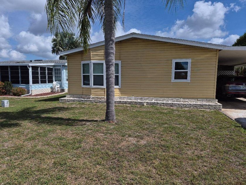 WELCOME TO YOUR NEW HOME IN THE HERITAGE! THIS OVER 55 COMMUNITY - Beach Home for sale in North Fort Myers, Florida on Beachhouse.com