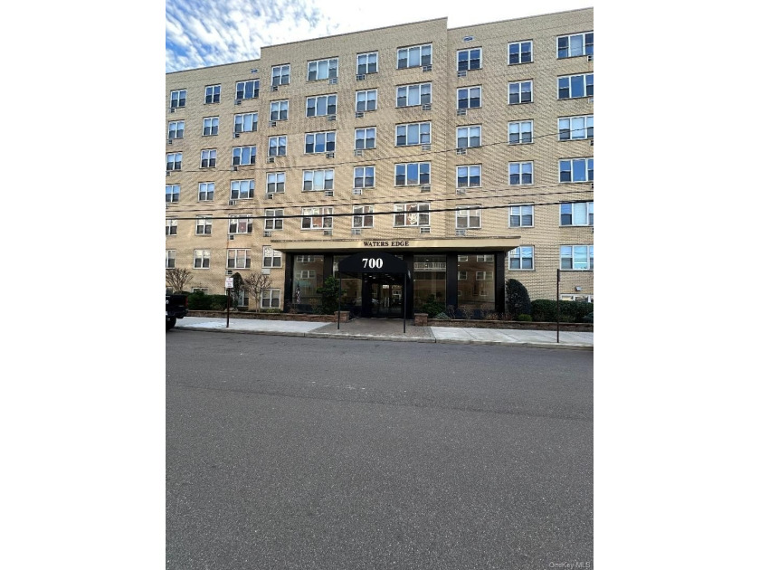 Spacious and Updated Studio unit located at 600 Shore Road, Long - Beach Lot for sale in Long Beach, New York on Beachhouse.com