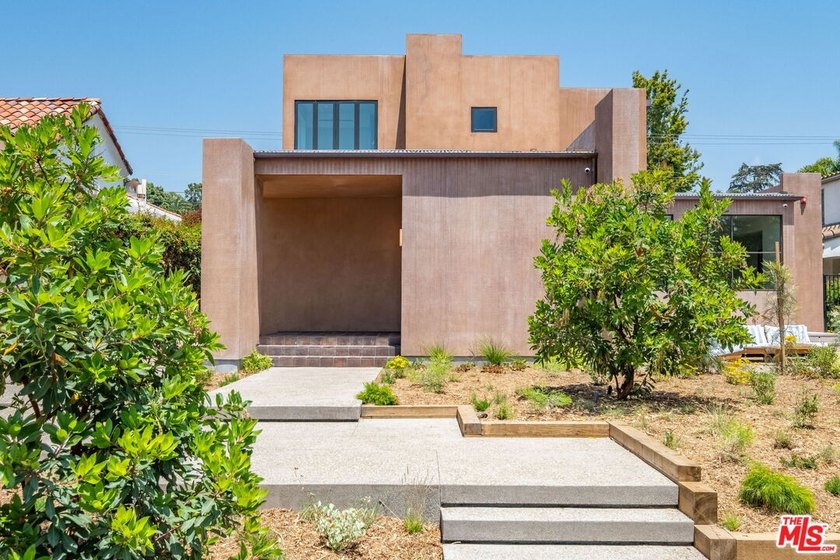 Welcome to 421 19th Street - a brand new custom-built residence - Beach Home for sale in Santa Monica, California on Beachhouse.com