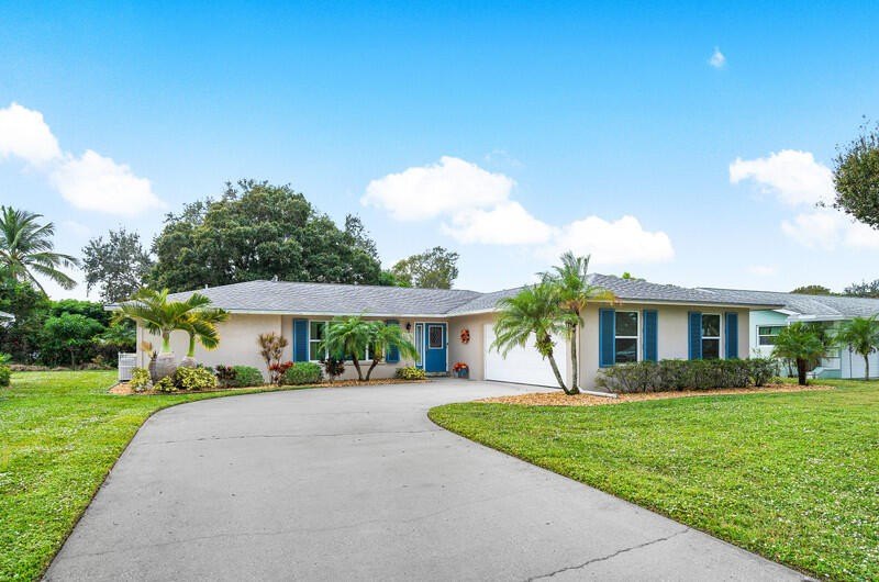 Great Location . Move in Ready. Split floor plan.Good size - Beach Home for sale in Tequesta, Florida on Beachhouse.com