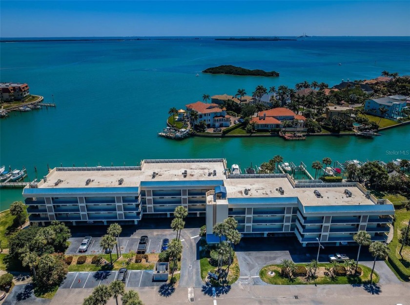Sleek and stunning waterfront Anchor Cove condo with a 2-car - Beach Condo for sale in St. Petersburg, Florida on Beachhouse.com
