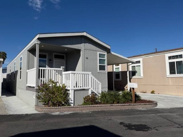 Playport is a prime, very popular senior park.    903 W. 17th - Beach Home for sale in Costa Mesa, California on Beachhouse.com