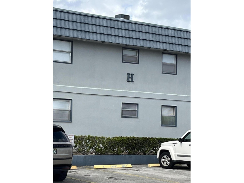 Unit is an ''investor special'' or a buyer who would like to - Beach Condo for sale in Delray Beach, Florida on Beachhouse.com