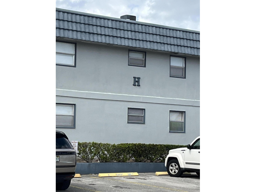 Unit is an ''investor special'' or a buyer who would like to - Beach Condo for sale in Delray Beach, Florida on Beachhouse.com