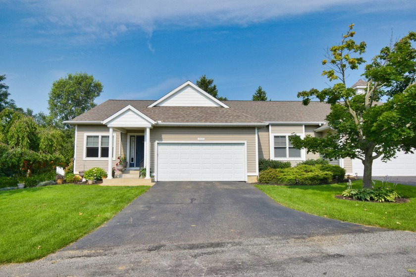 If you love to golf, this is your next home. Enjoy a golf course - Beach Condo for sale in Benton Harbor, Michigan on Beachhouse.com