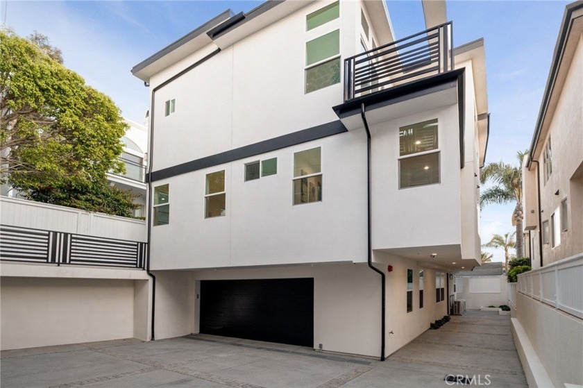 If you fancy living in a home beyond compare, then look no - Beach Townhome/Townhouse for sale in Hermosa Beach, California on Beachhouse.com