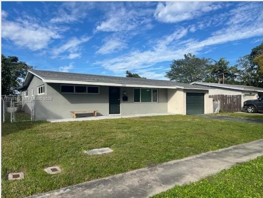 Beautifully updated 2-bedroom, 2-bath waterfront home with a - Beach Home for sale in Sunrise, Florida on Beachhouse.com