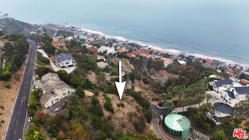 Incredible ocean views and private beach access! Unique land - Beach Lot for sale in Malibu, California on Beachhouse.com