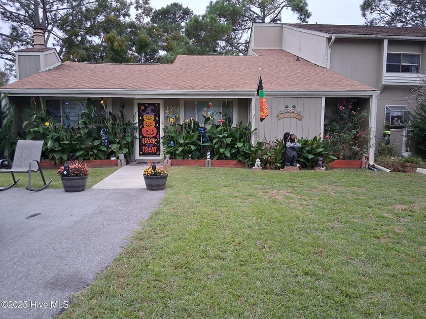 Welcome home to this stunning 3-bedroom, 2-bath townhome in the - Beach Townhome/Townhouse for sale in New Bern, North Carolina on Beachhouse.com