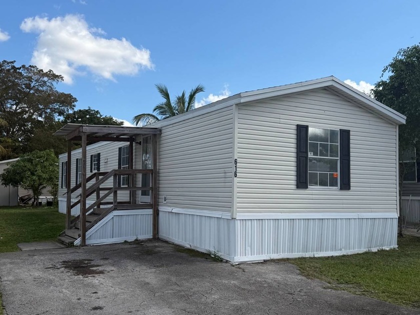 This well-maintained 3-bedroom, 2-bath manufactured home is - Beach Home for sale in Davie, Florida on Beachhouse.com